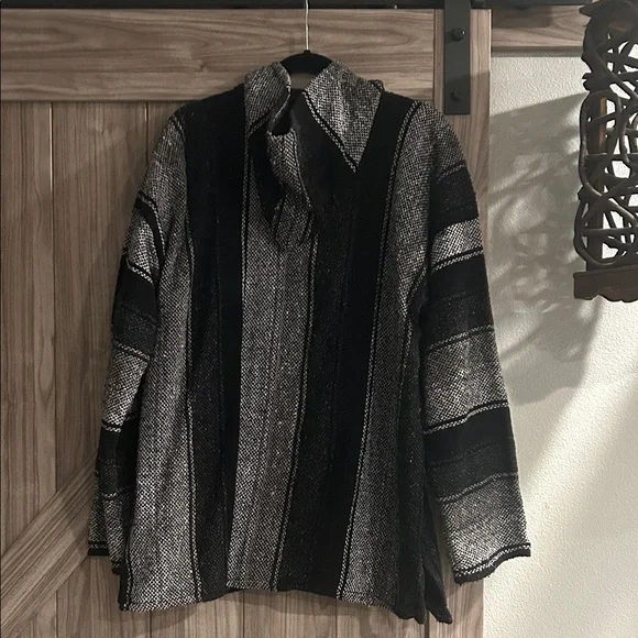 NWOT Artilana Black and Gray Knit Baja Hoodie Size XL - Picture 3 of 7